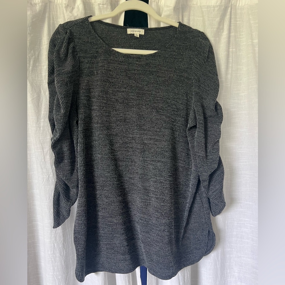 Perfect lightweight gray sweater/top size L